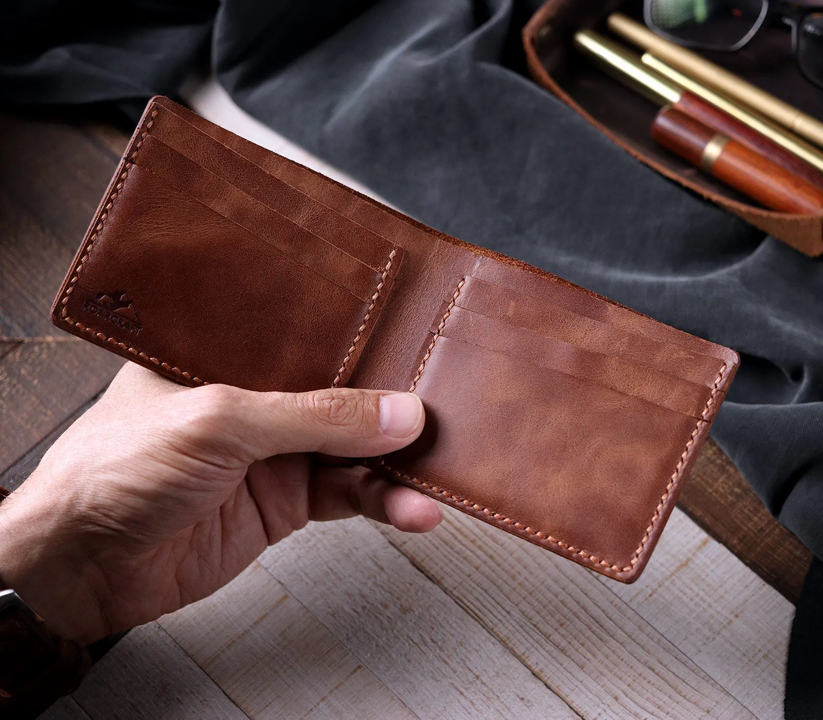 Classic Bifold Leather Wallet - Pergamon