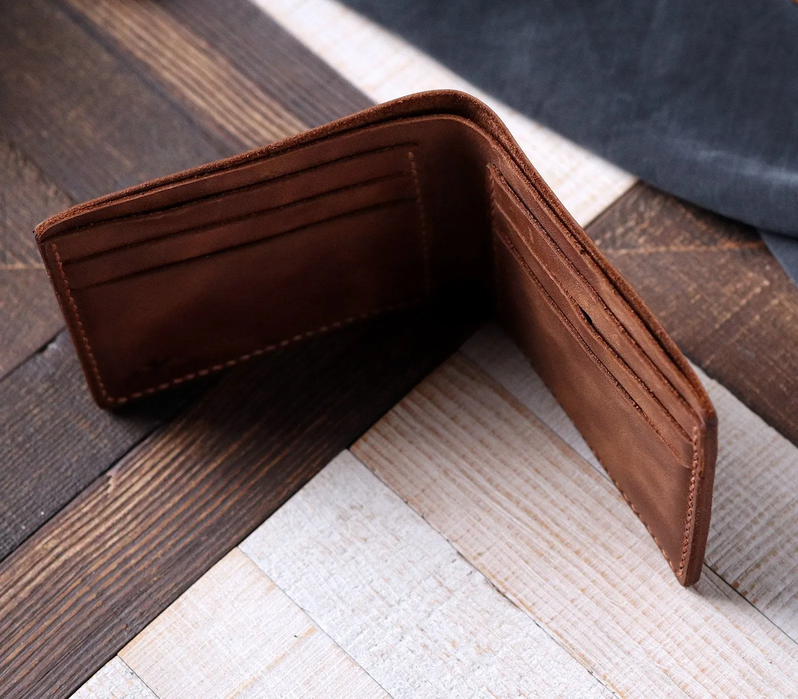 Classic Bifold Leather Wallet - Pergamon