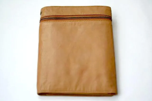 travel wallet - camel